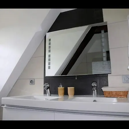 Le Pressoir De Bigard - Chaumiere Normande - 8 Personnes 度假居 *